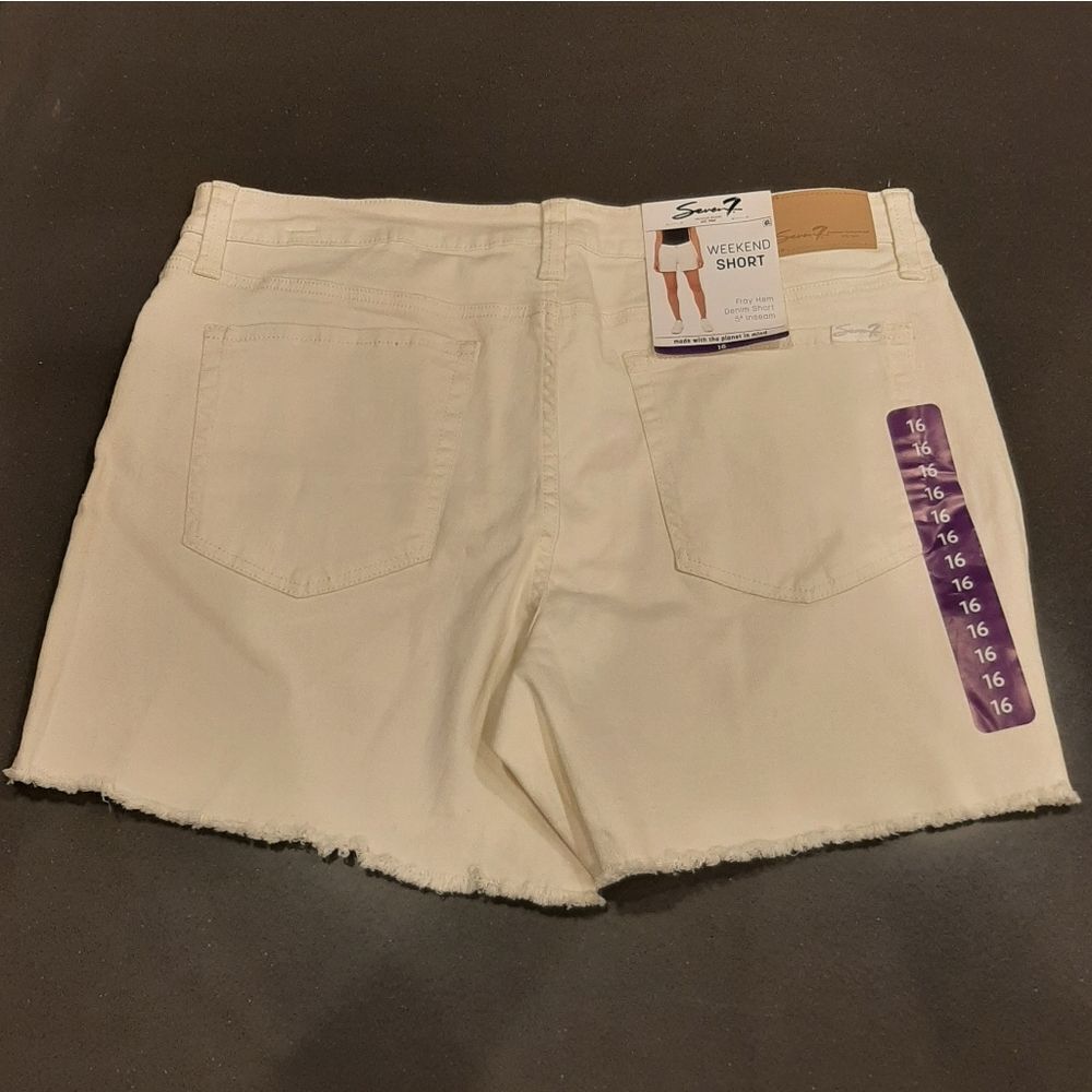 Seven7 Weekend Short Size 16 Bone White Fray Hem 5” Inseam